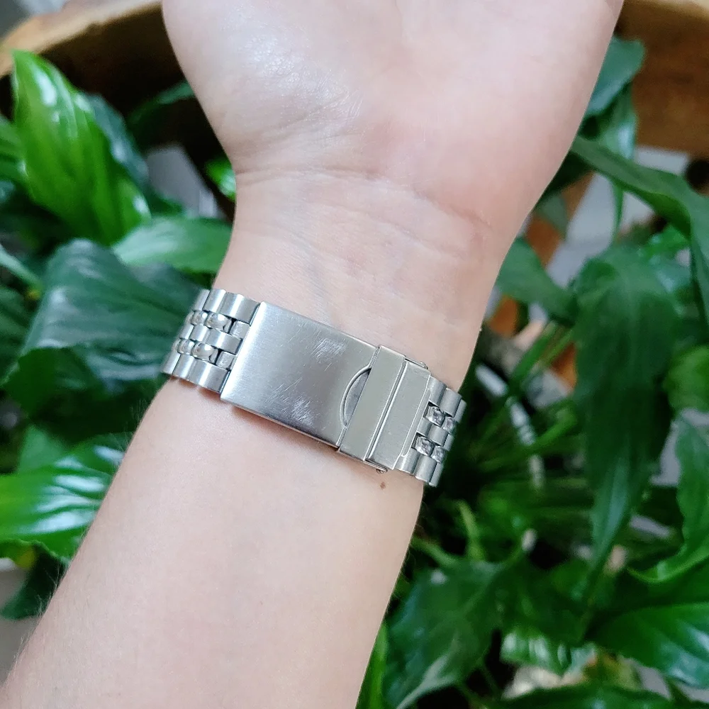Classic Pulsar Silver Calendar Watch